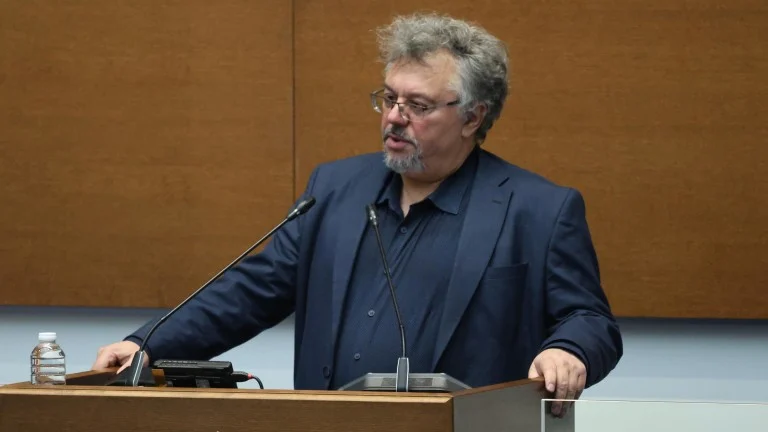 Депутатът от Продължаваме промяната – Демократична България Манол Пейков прочете