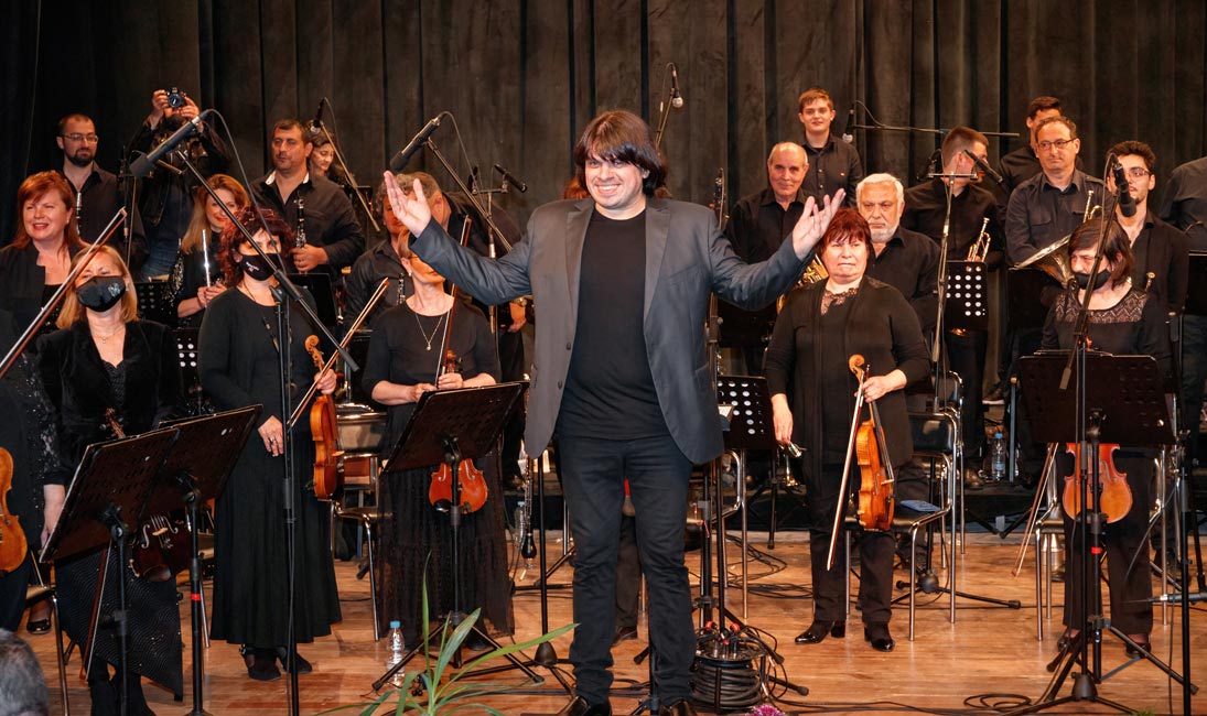 диригент на разградска филхармония