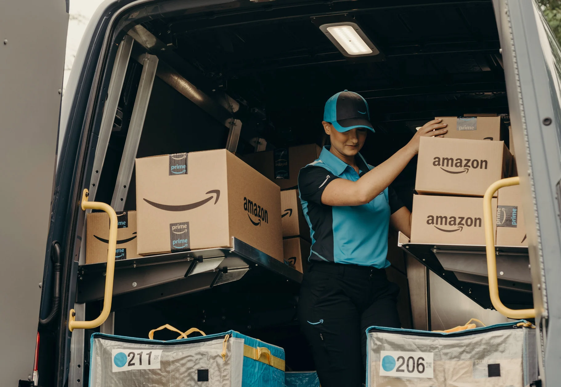 Amazon стана петата американска компания, преминала границата от 2 трилиона долара пазарна стойност