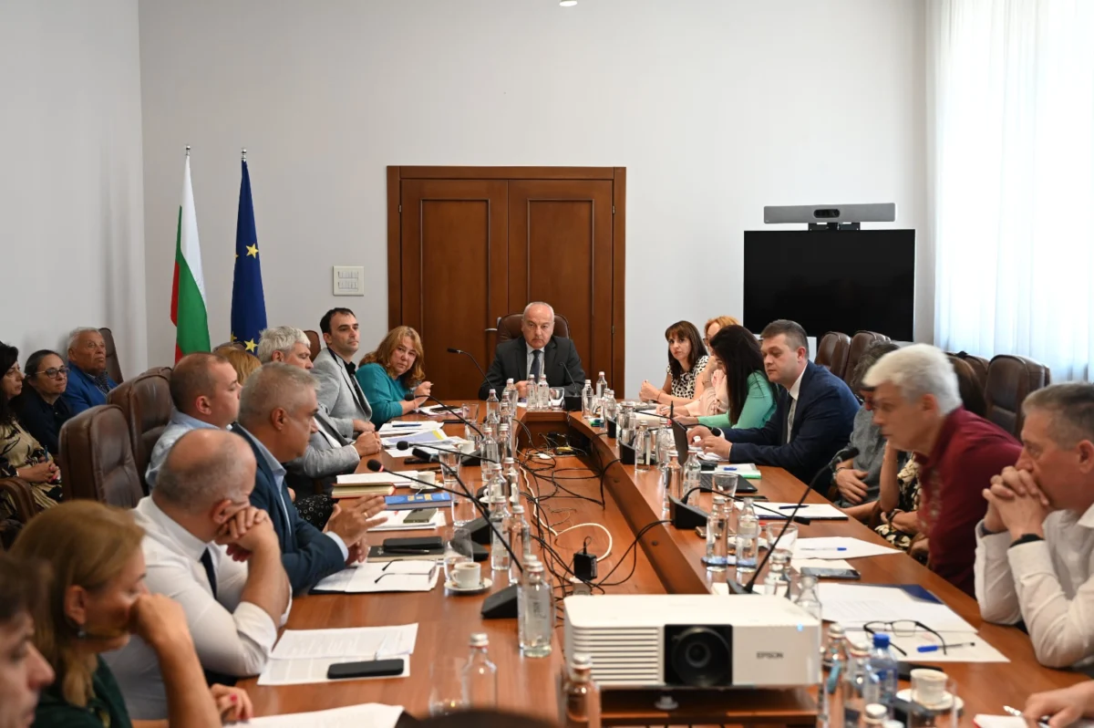 Не е постигнат консенсус за размера на минималната заплата, призна финансовият министър Гълъб Донев