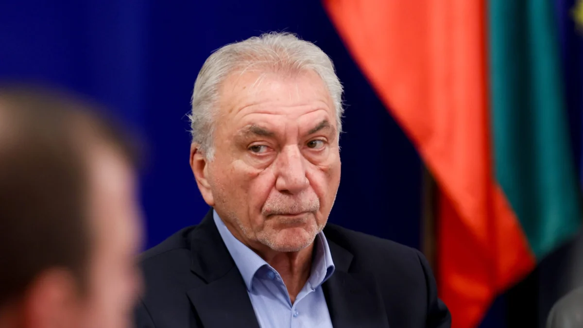 КЗК е отчела 400% ръст на сигналите за година, започва проверка на цените на летище „Васил Левски“