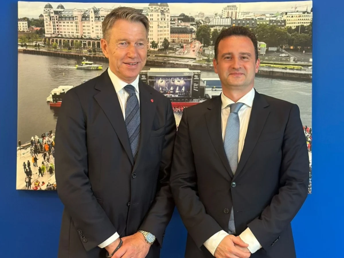 министърът на енергетиката Жечо Станков норвежкия си колега Терйе Осланд