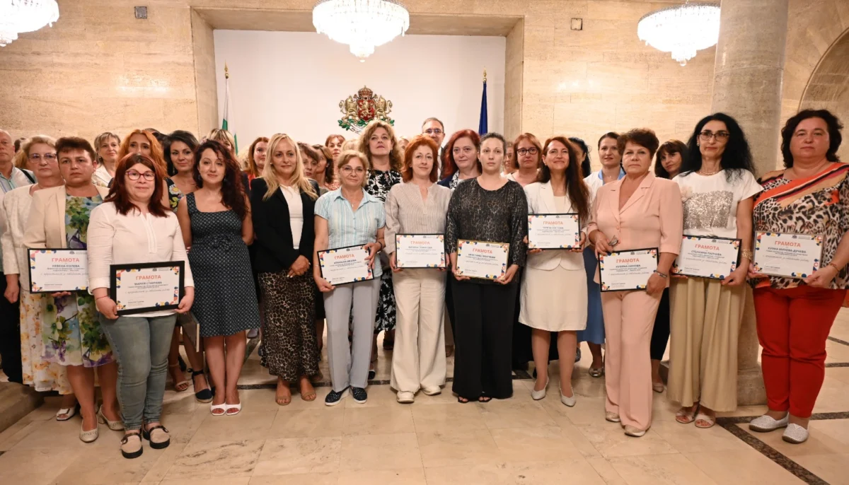 Министър Гуцанов награди служителите, разкрили незаконните домове за възрастни