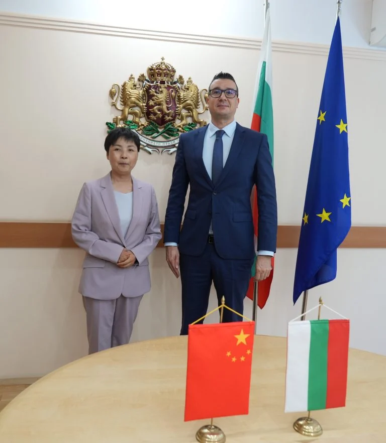 Над 1 млрд. щ.д. е стокообменът ни с Китай за първите три месеца, като има ръст от 27.8% 1 ministar ikonomika i industriya petar dilov poslanik kitaj g zha daj czin li0