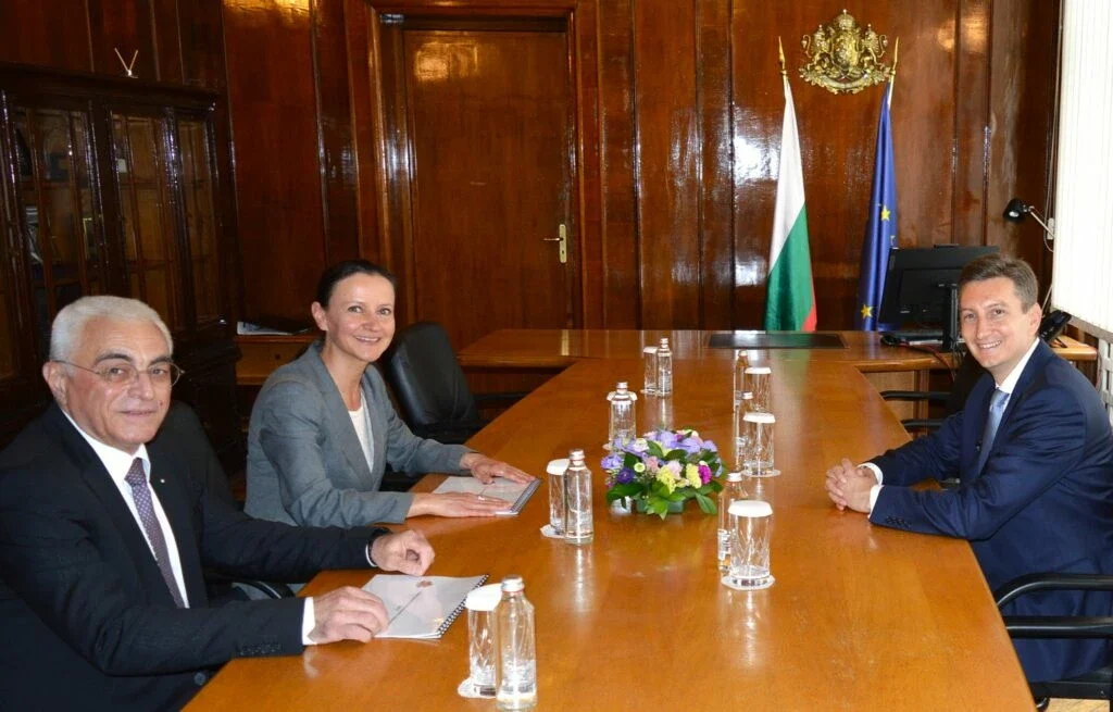 ministar ivan vasilev prie posta ot irena mladenova i georgi sharkov