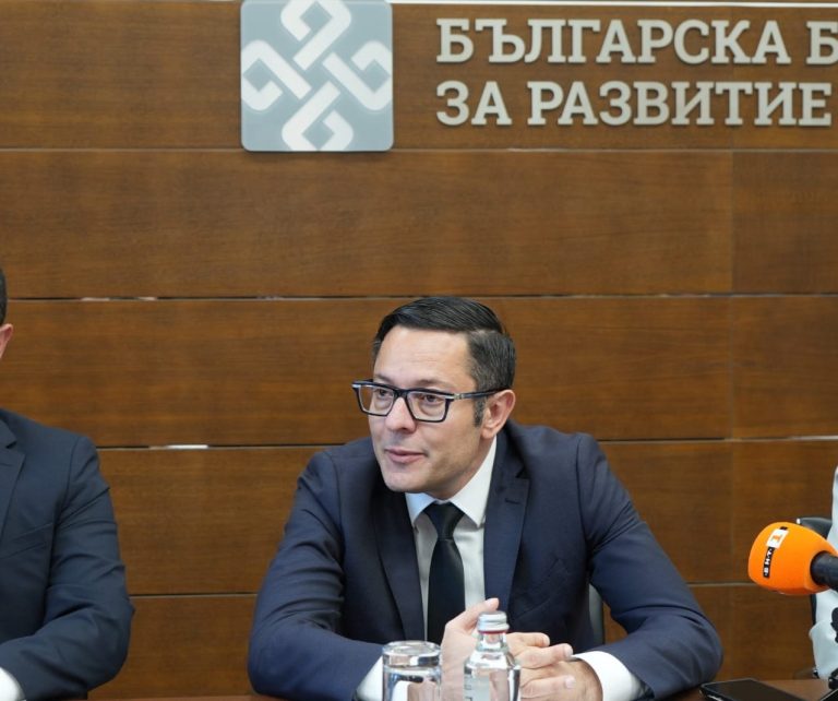 ministarat na ikonomikata investicziite i industriyata aleksandar pulev