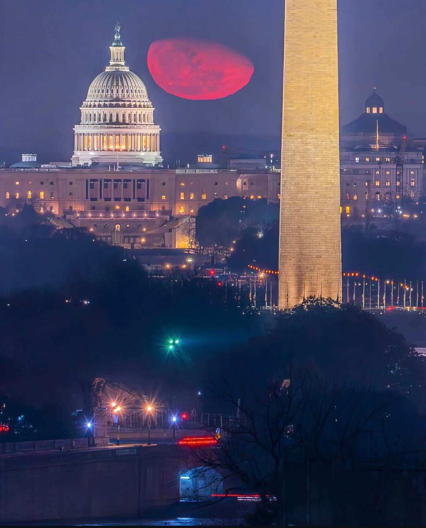 Марк Зукърбърг обмисля да купи имот във Вашингтон за да работи в тясно сътрудничество с Доналд Тръмп