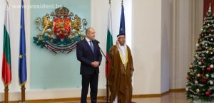 Президентът Румен Радев удостои с орден "Мадарски конник" посланика на ОАЕ у насСултан Рашид Алкайтуб Алнуайми .
