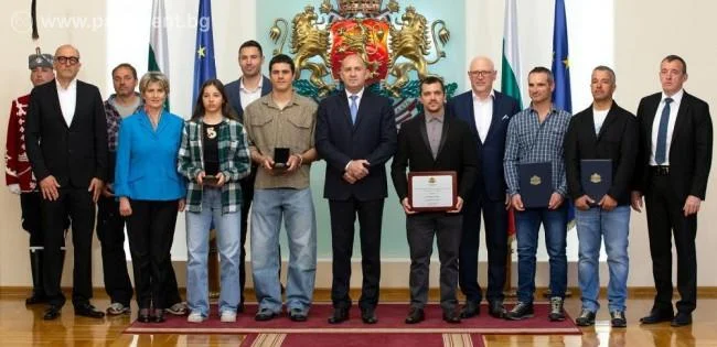 Президентът Румен Радев отличи спортисти и треньори в алпийските ски и сноуборд