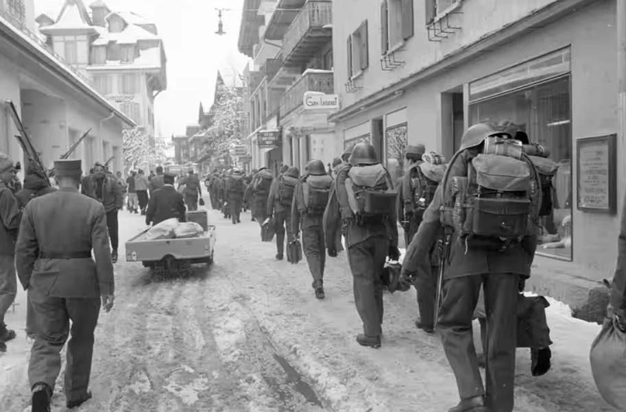 Мобилизираните войници в Цермат през 1963-а.