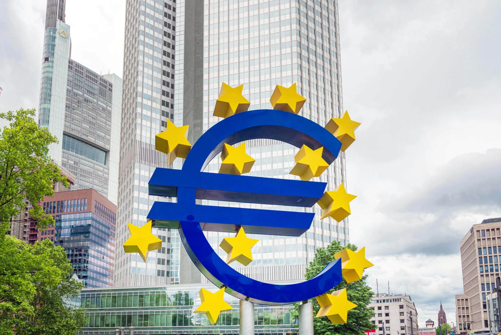 Подкрепата за еврото в България е 43% при рекордна подкрепа от 74% в ЕС