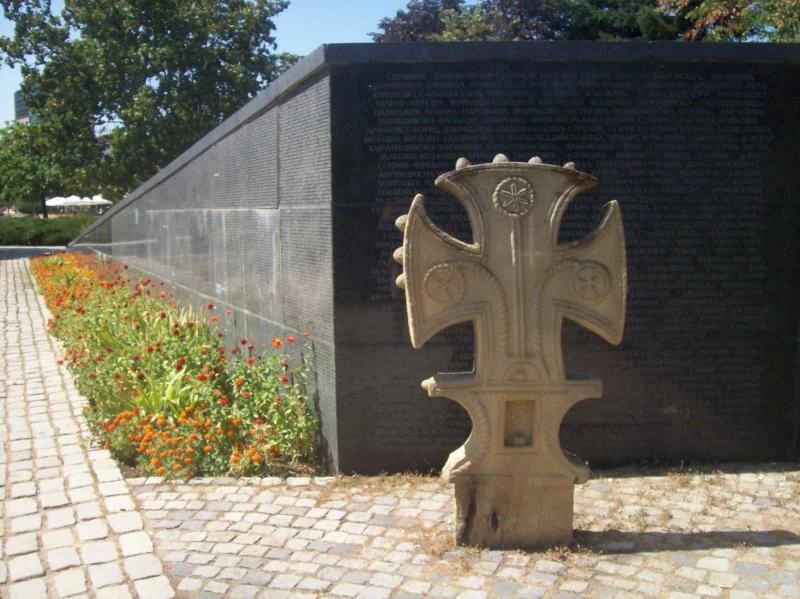 Шествие в памет на жертвите на комунистическия режим тръгна от катедралата „Света Неделя“