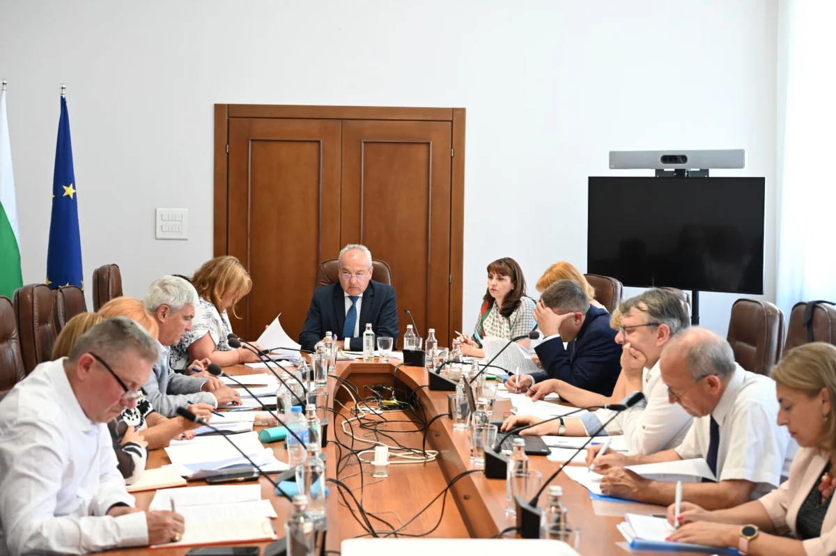 Новият механизъм за минималната заплата не решава спора: 650, 680 или 750 евро