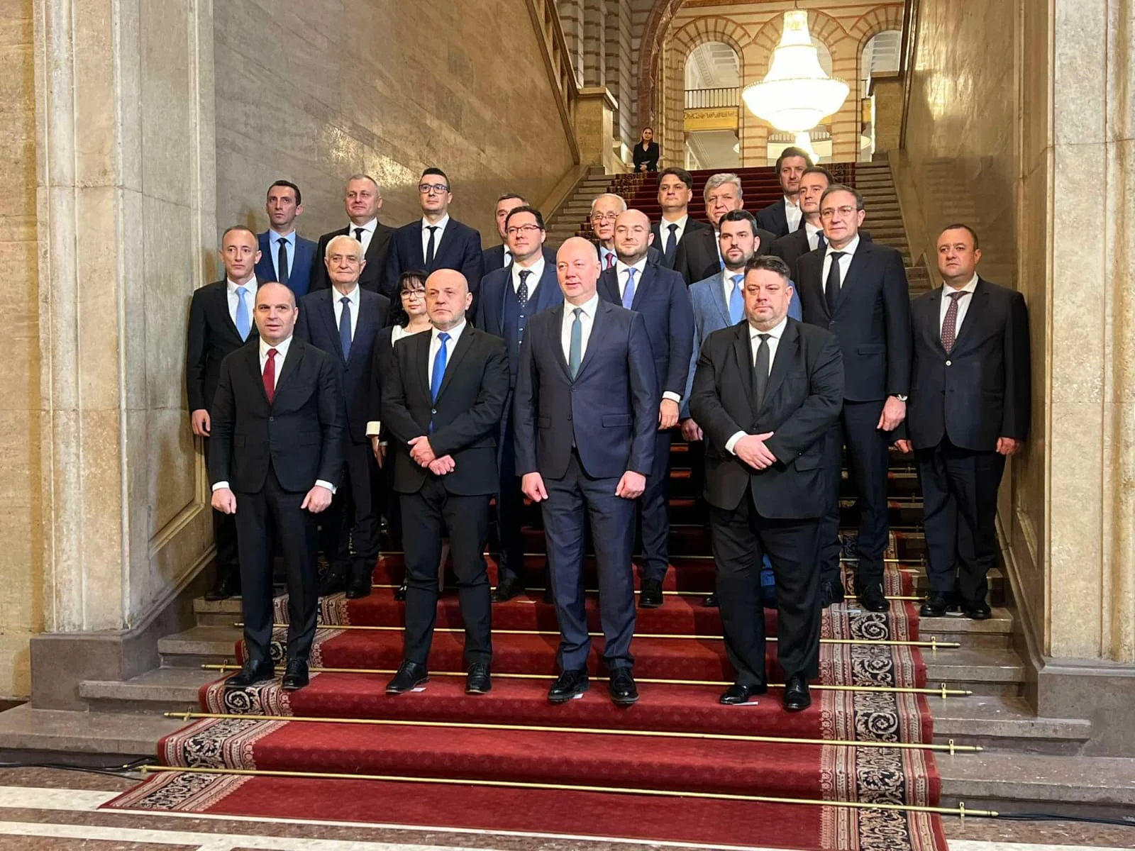 Ключови размествания в парламента след края на кабинета "Желязков