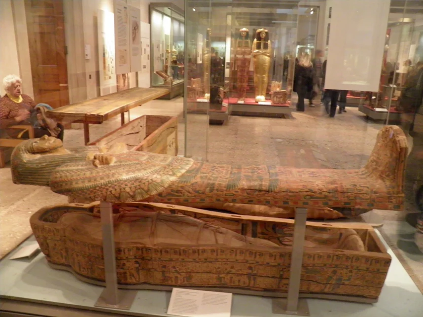 Изоставената метростанция "British Museum" и зловещите лондонски градски легенди