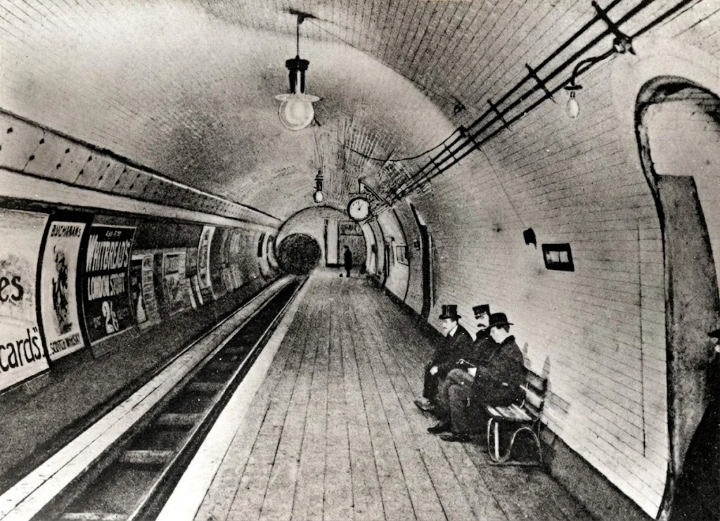 Изоставената метростанция "British Museum" и зловещите лондонски градски легенди