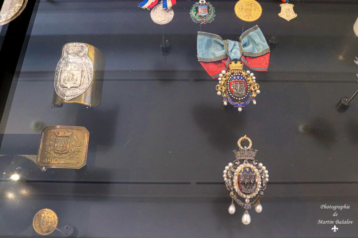 Медали с герба на Париж.