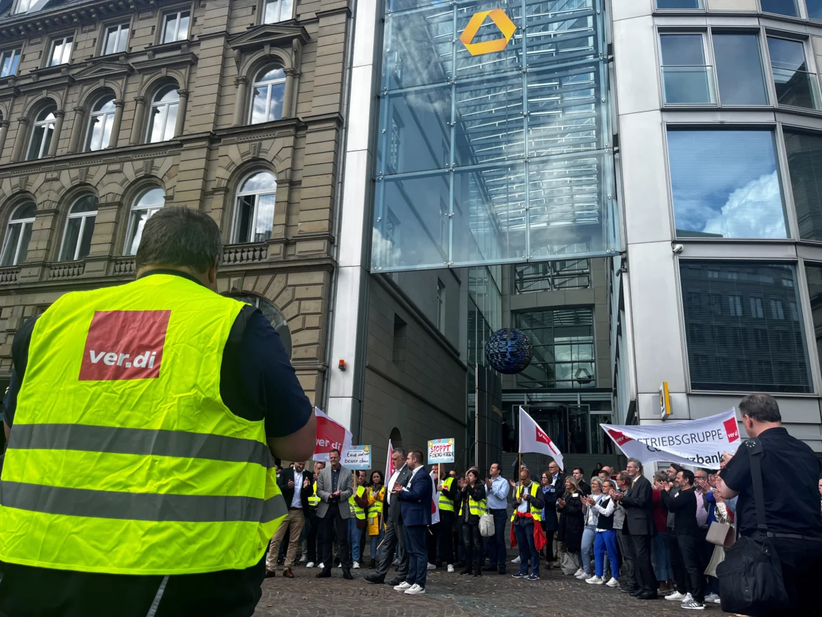 Commerzbank склони да преговаря за поглъщане от UniCredit