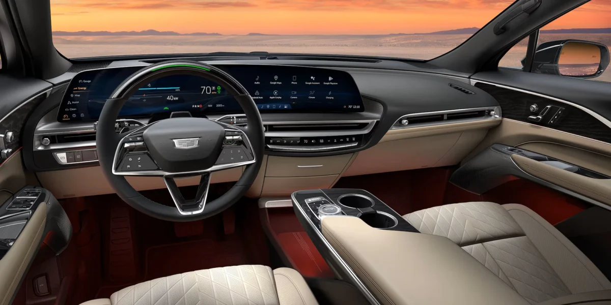 General Motors залага на електромобилите и американския лукс с нова визия за Cadillac 3 my24 lyriq gallery modal interior front dash