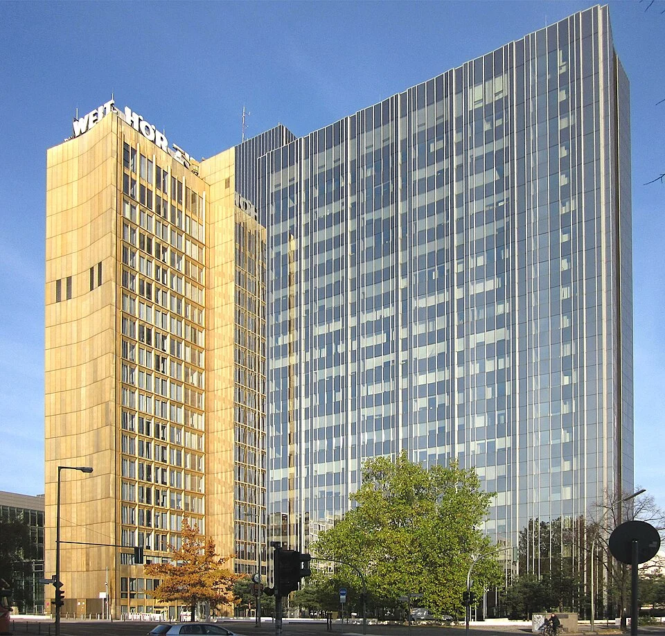 nebostargach aksel shpringer agal rudi duchke sthrase vlyavo i aksel shpringer sthrase berlin krojczberg