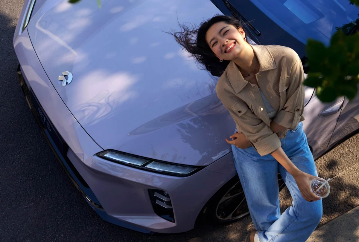 Директните конкуренти Nio и Zeekr с обща зарядна мрежа в Китай