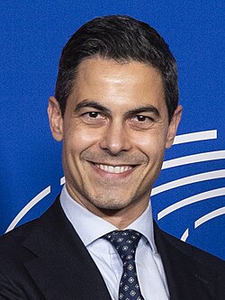 Нидерландия Роб Йетен премиер