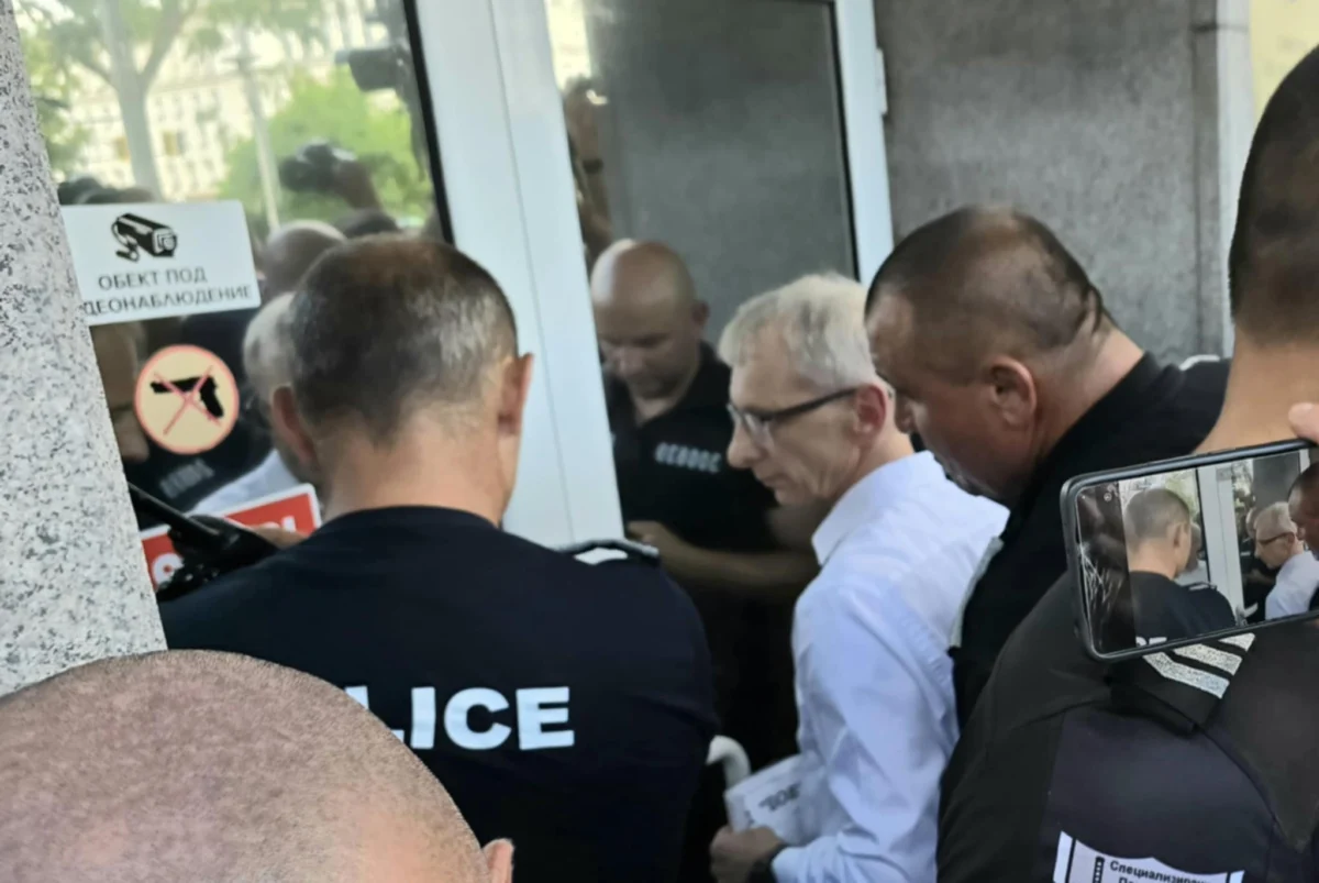 Николай Денков