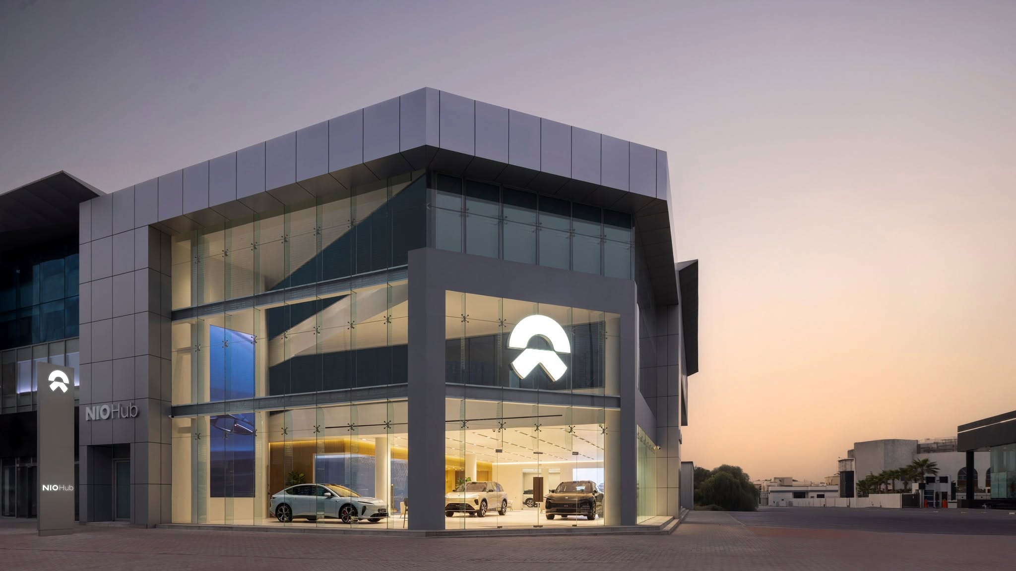 NIO и Geely обединяват мрежите си за зареждане на електромобили и смяна на батерии