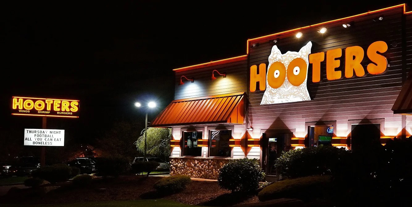 Веригата ресторанти Hooters обяви банкрут