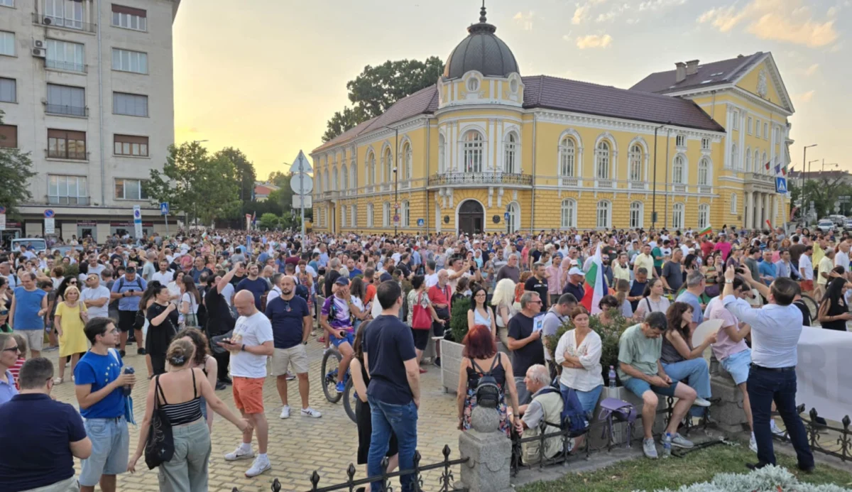 Протестът срещу Борислав Сарафов блокира "Орлов мост" /снимки/ 9 nynyvqoe