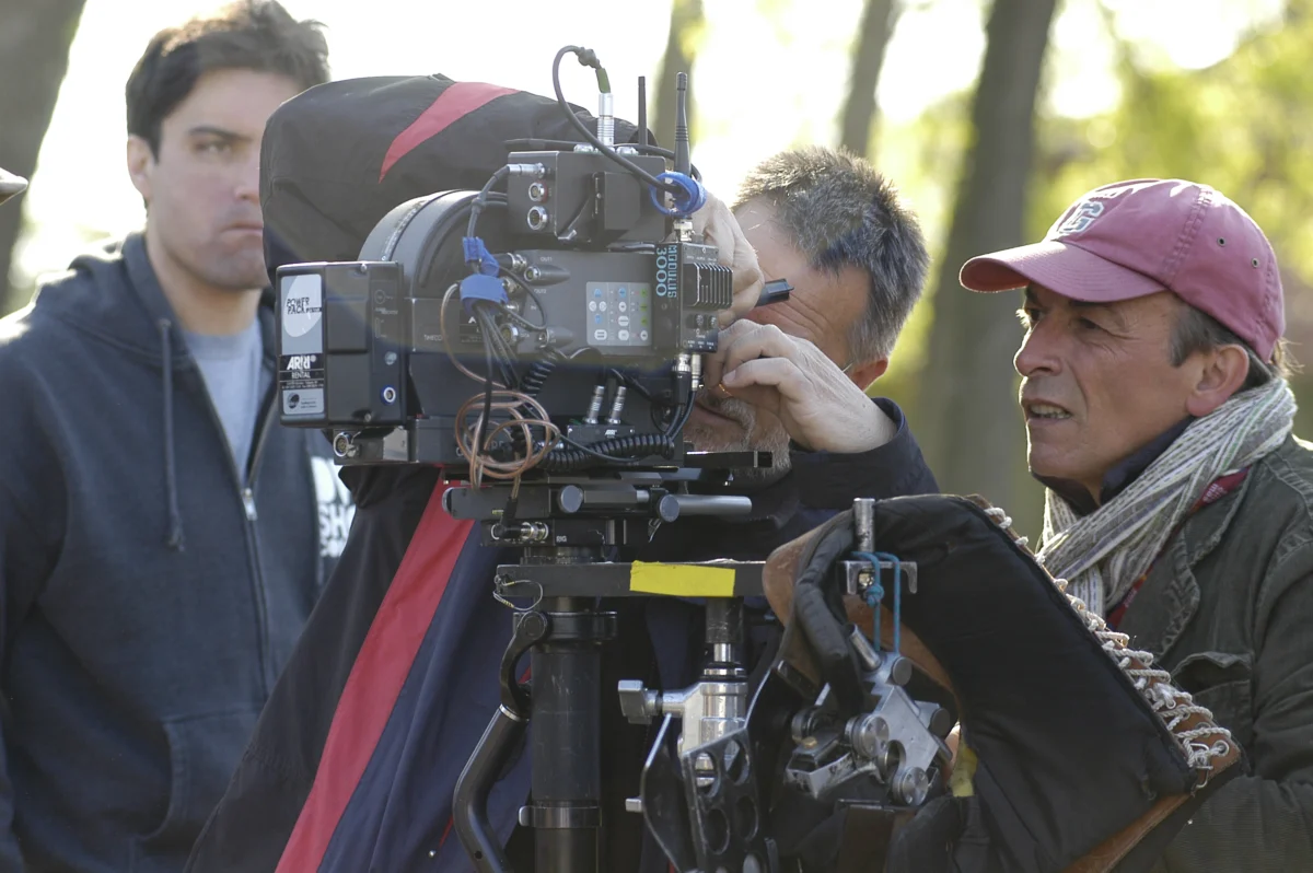 on the set the world is big and salvation lurks around the corner 02