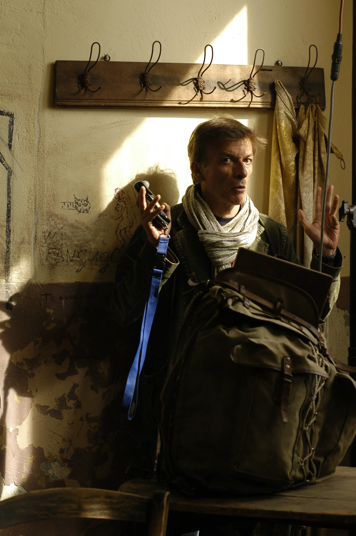 on the set the world is big and salvation lurks around the corner 03