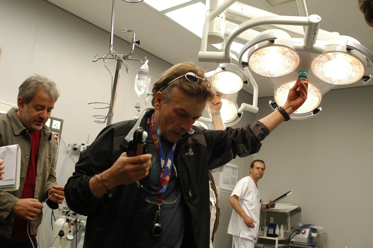 on the set the world is big and salvation lurks around the corner 04