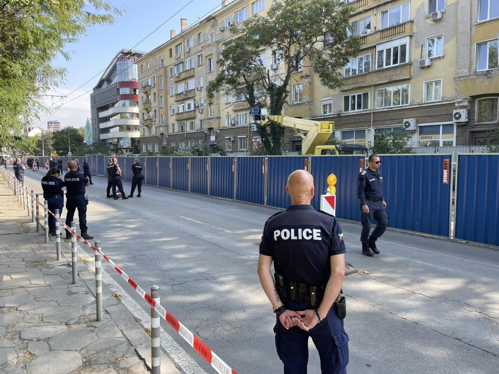 Започна рязането на дървета на улица "Опълченска" в София