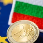 Приемането на еврото в България остава в сила, уверяват от ЕК