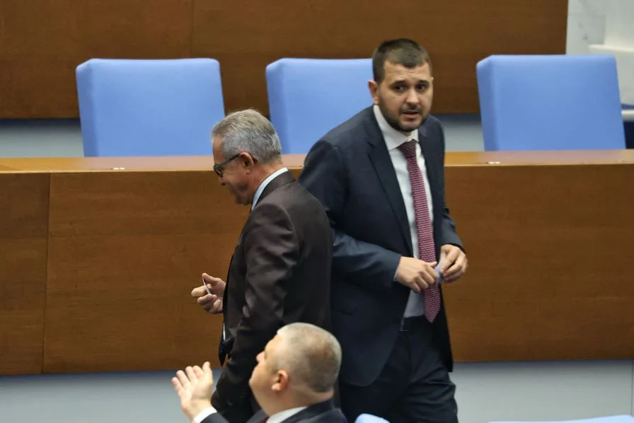 Комисията по труда и социалната политика в НС не прие да отпаднат почивните понеделници след празник