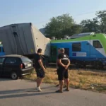Влак блъсна тир на жп прелез край Враца