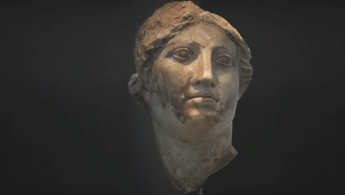 Останки от статуя на Береника II.