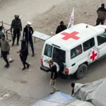 „Хамас“ предаде първите осем израелски заложници на Червения кръст