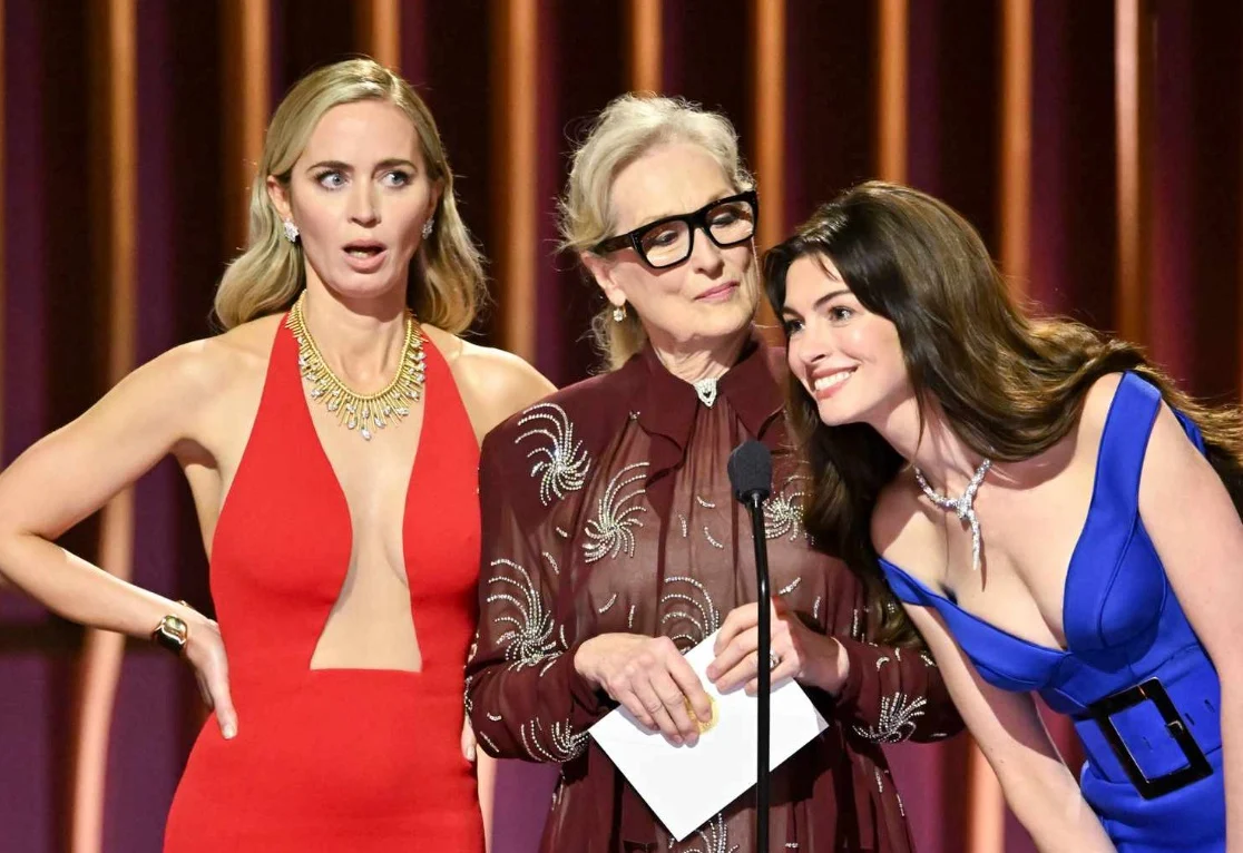 От ляво надясно: Емили Блънт, Мерил Стрийп, Ан Хатауей.