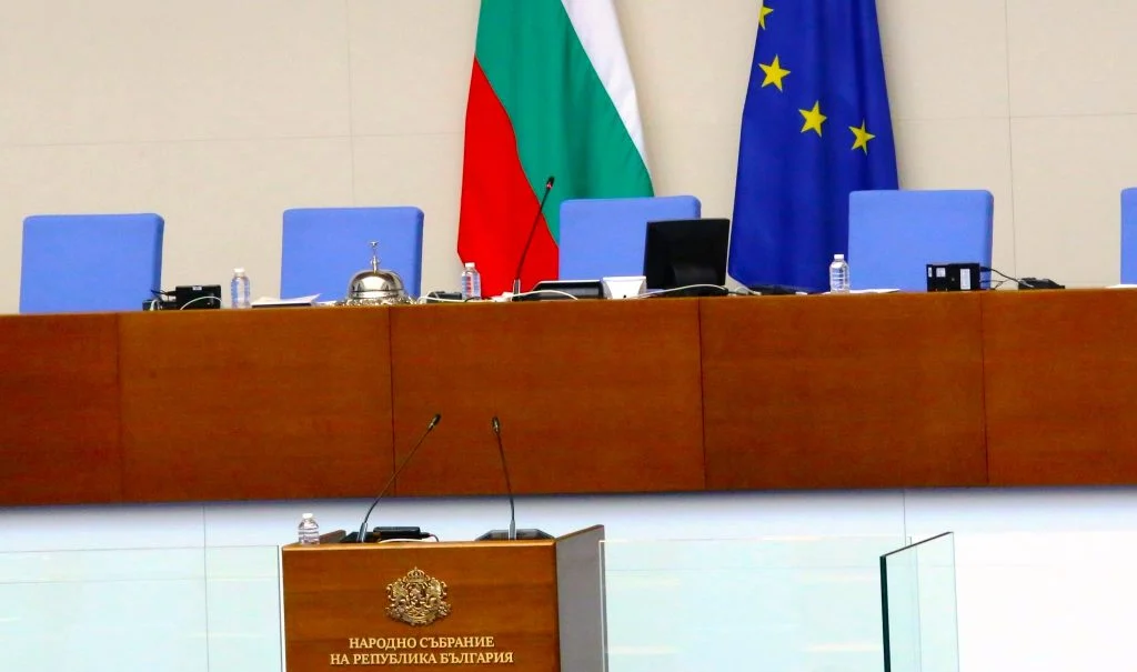 кворум, Парламентът ще работи извънредно на 29 април, защото ще почива на 2 май