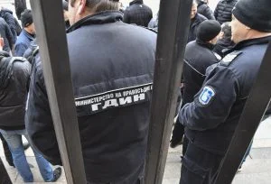 надзиратели