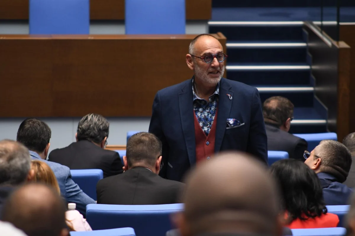 Депутат от ГЕРБ мечтае полицията да има законно право "здраво да бие" нарушители и протестиращи