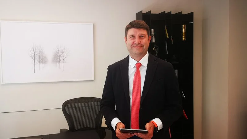 petar berov starshi menidzhar finansovi pazari i trezhari unikredit bulbank