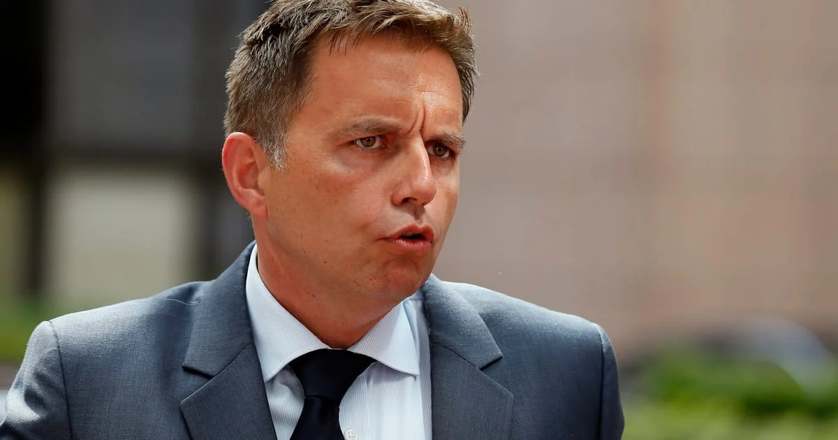 Членът на ЕЦБ Петер Кажимир е глобен с 200 хил. евро за корупция от съд в Словакия