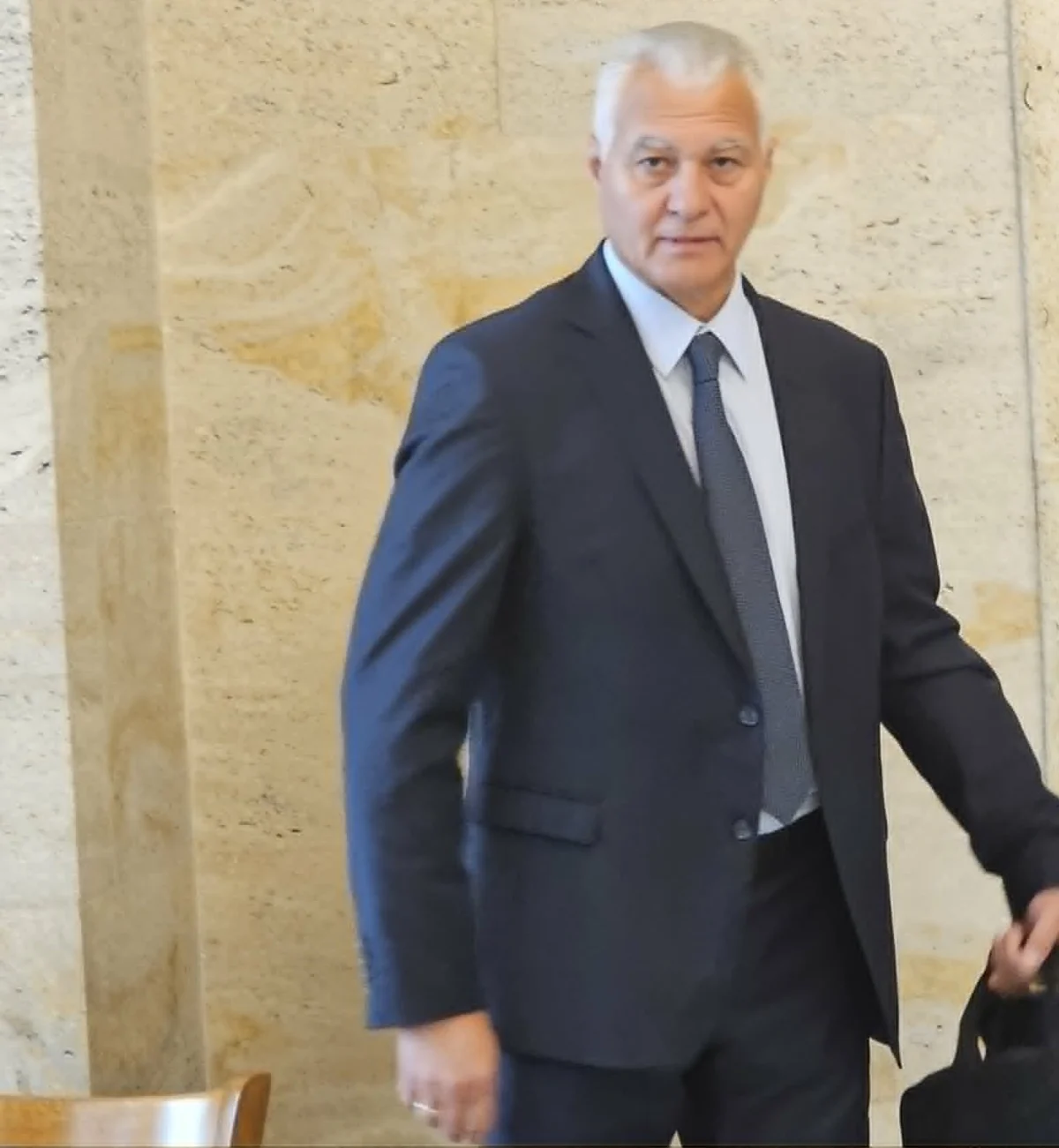 Депутатите включиха в дневния си ред прекратяване на правомощията на Пламен Тончев като шеф на Комисията по досиетата