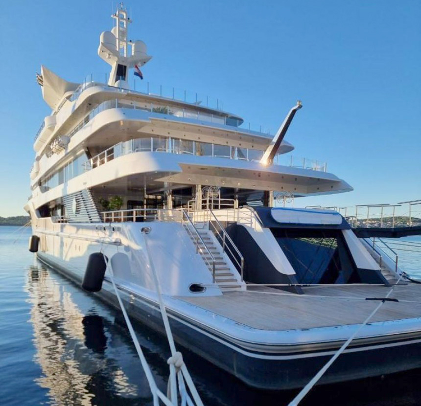 Търг за 220-милионната суперяхта "Royal Romance" отново е отложен