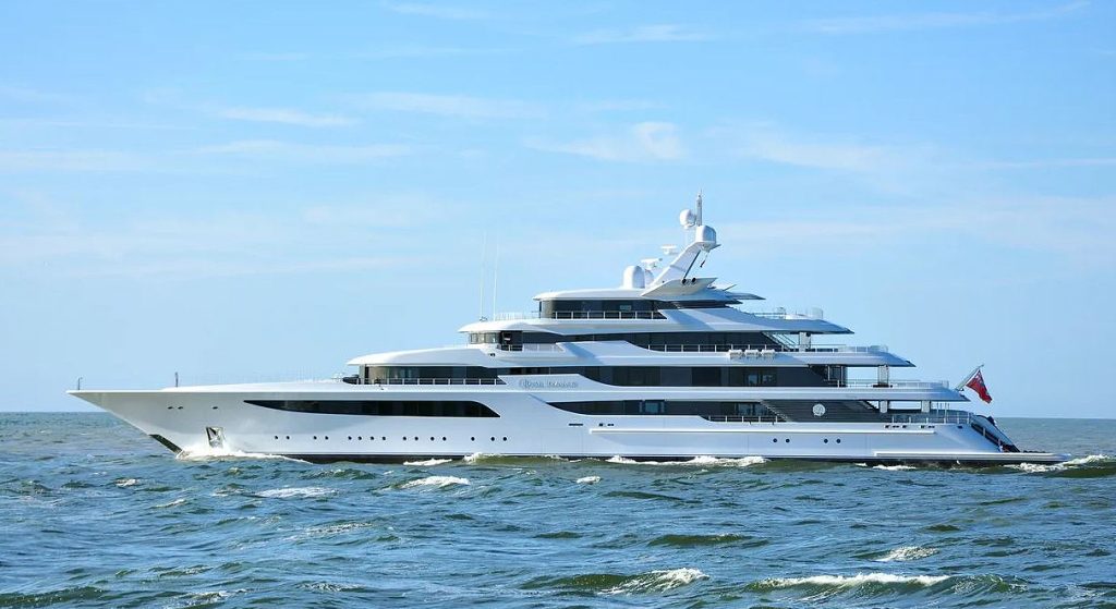 Търг за 220-милионната суперяхта "Royal Romance" отново е отложен