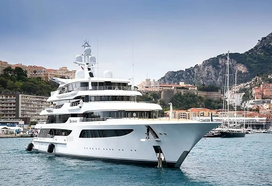 Търг за 220-милионната суперяхта "Royal Romance" отново е отложен