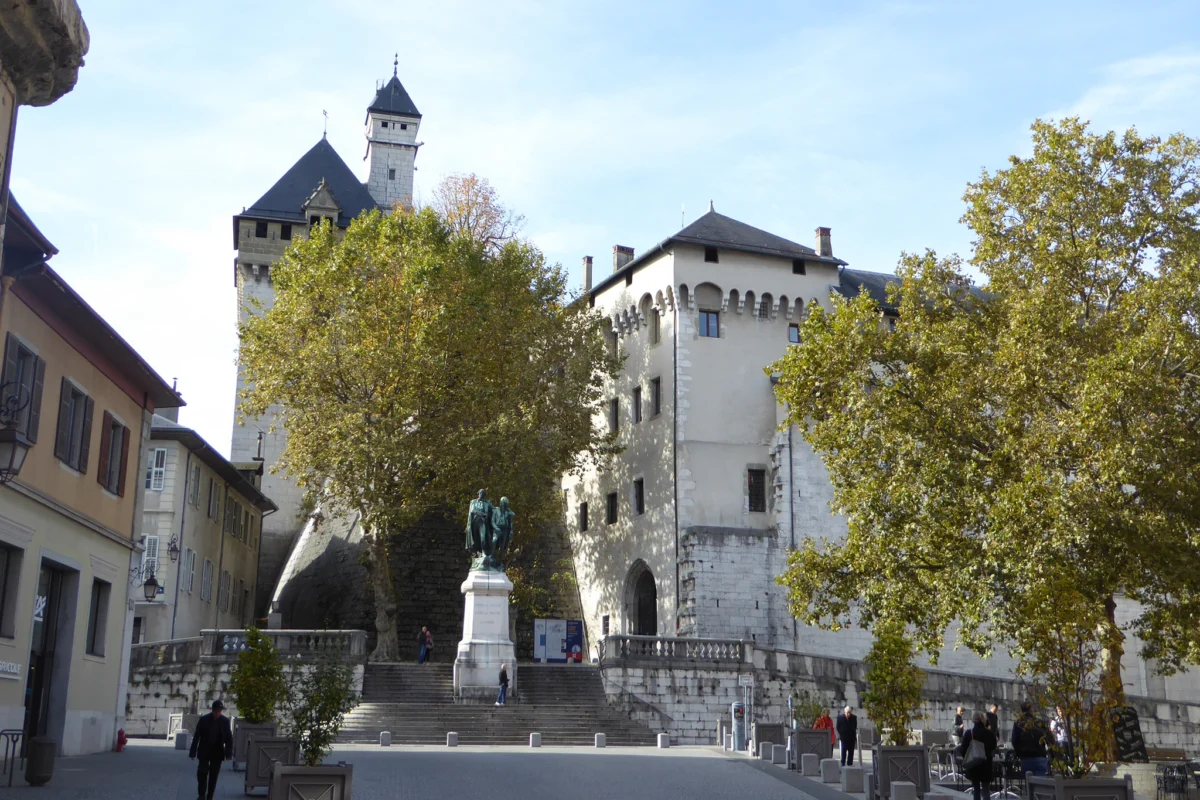  ploshtadut kum zamuka na chambery 